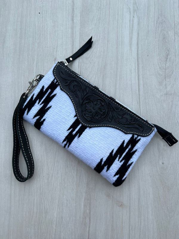 The Design Edge - SaddleBlanket Tooled Sml Clutch - B&W